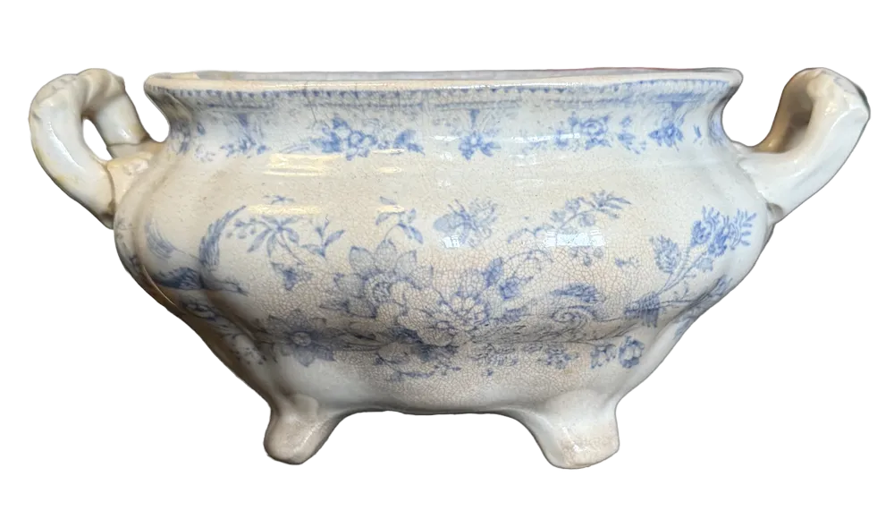 Glasgow soup tureen with glued handle, from the collection of Tomas Brown