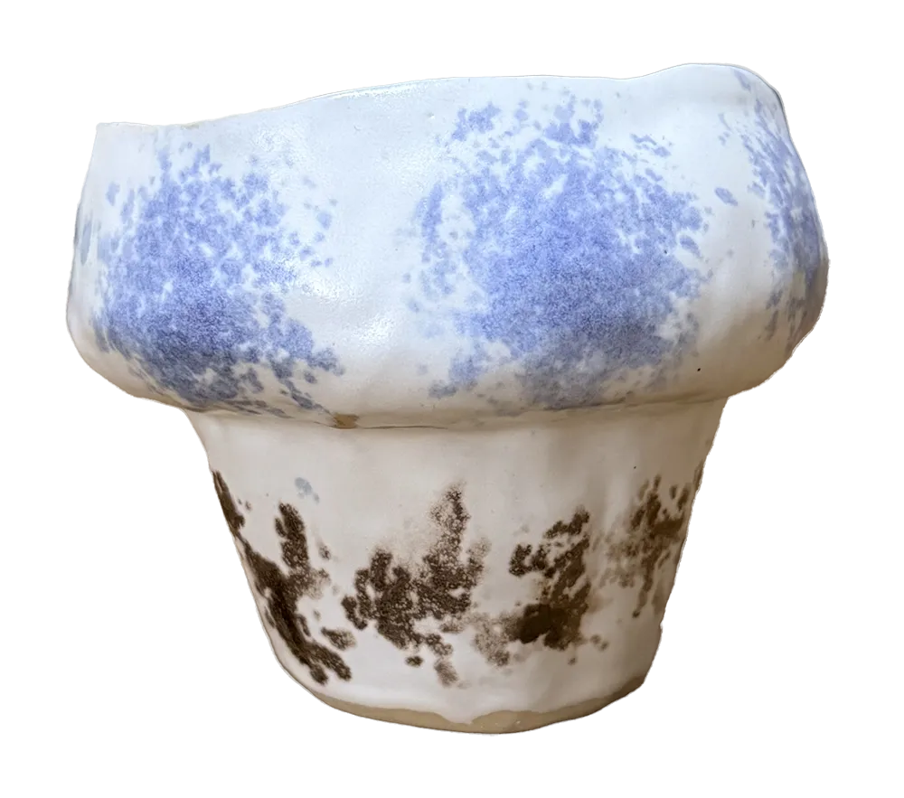 Pinch pot with cobalt and manganese sponge decoration